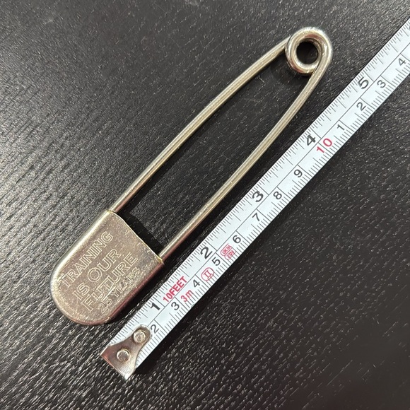 In-N-Out Apron Giant Safety Pin - 25 Year Anniversary - Picture 3 of 5